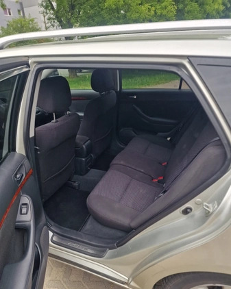 Toyota Avensis cena 10250 przebieg: 163875, rok produkcji 2003 z Poznań małe 92
